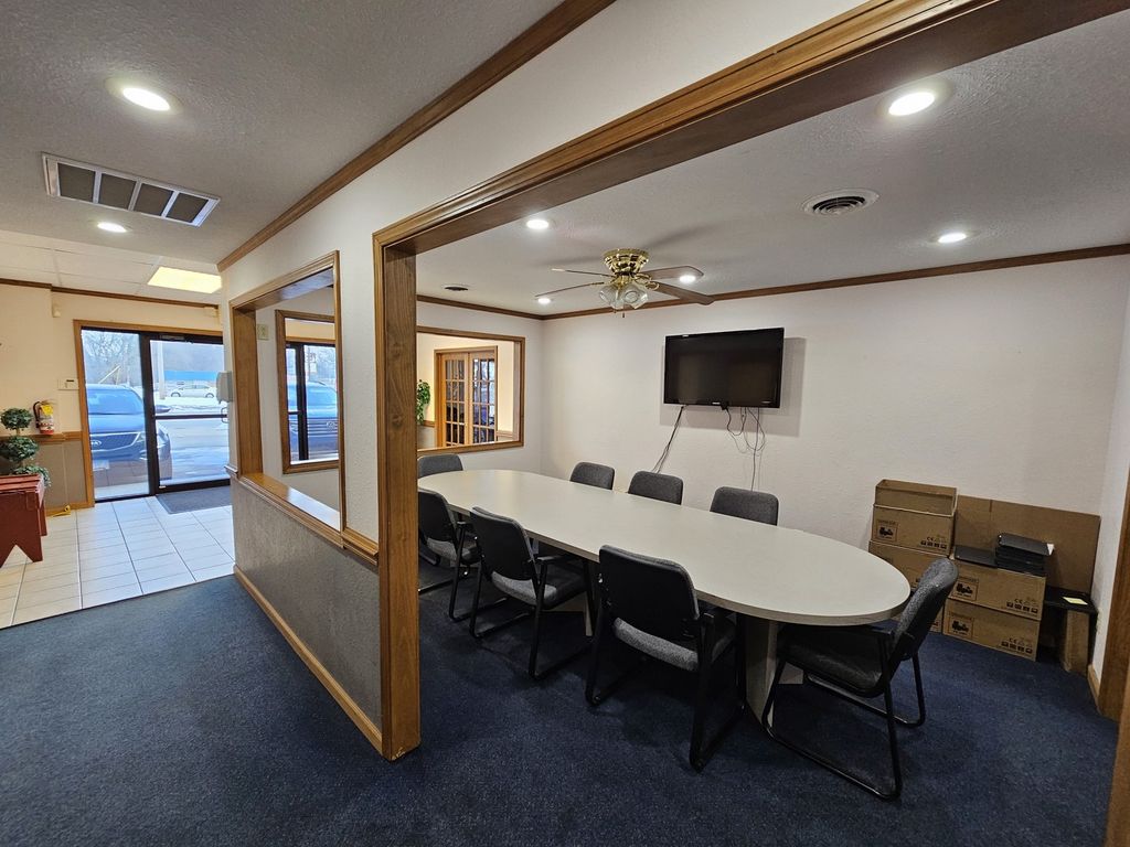 Image 13 of property listing at 903 Salem Road, Mt Vernon, IL 62864