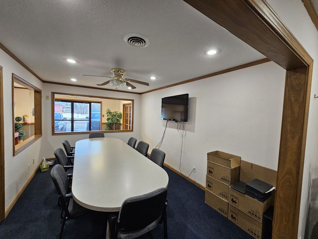 Image 14 of property listing at 903 Salem Road, Mt Vernon, IL 62864