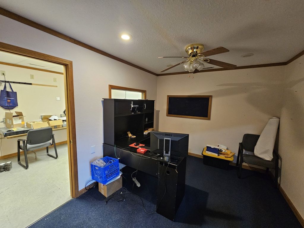 Image 15 of property listing at 903 Salem Road, Mt Vernon, IL 62864