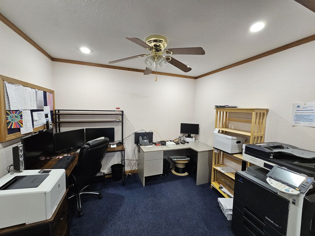 Image 18 of property listing at 903 Salem Road, Mt Vernon, IL 62864