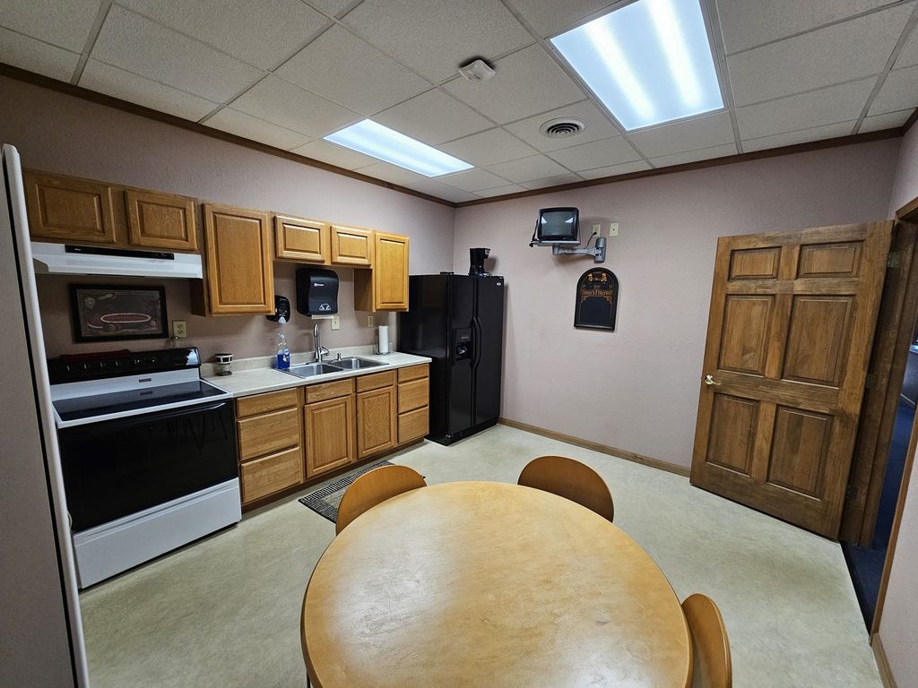 Image 20 of property listing at 903 Salem Road, Mt Vernon, IL 62864