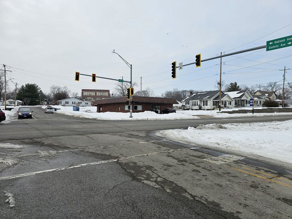 Image 3 of property listing at 903 Salem Road, Mt Vernon, IL 62864