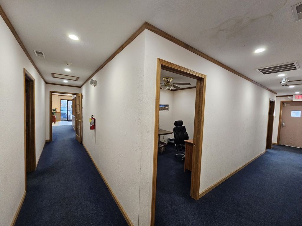 Image 25 of property listing at 903 Salem Road, Mt Vernon, IL 62864