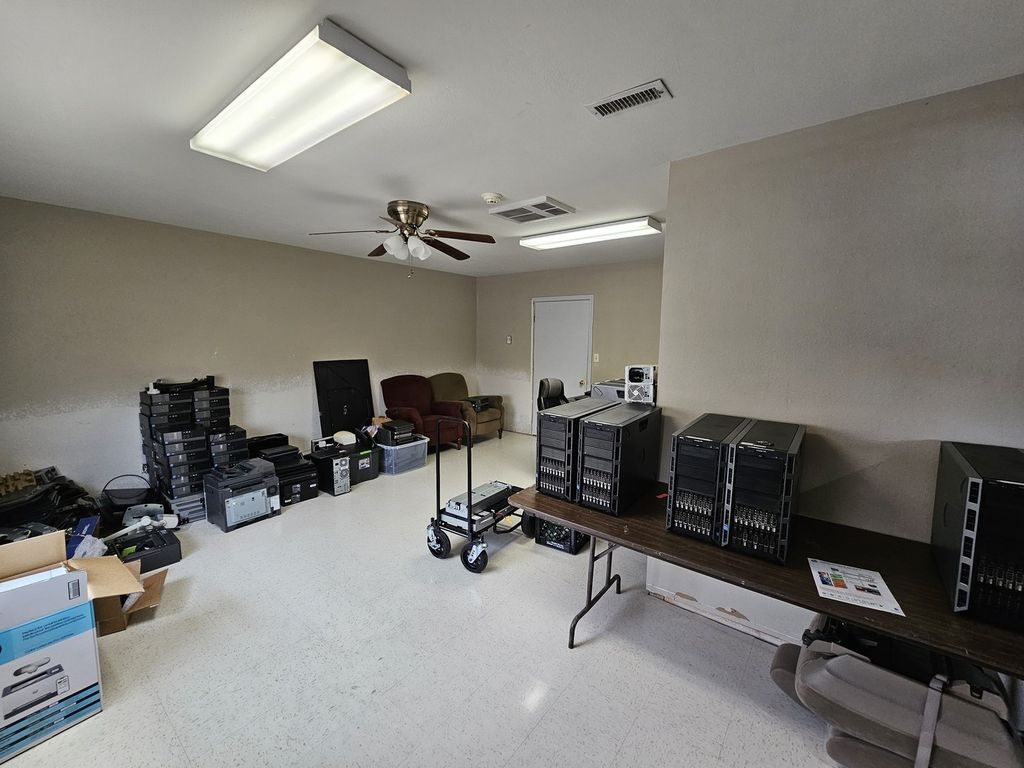 Image 29 of property listing at 903 Salem Road, Mt Vernon, IL 62864