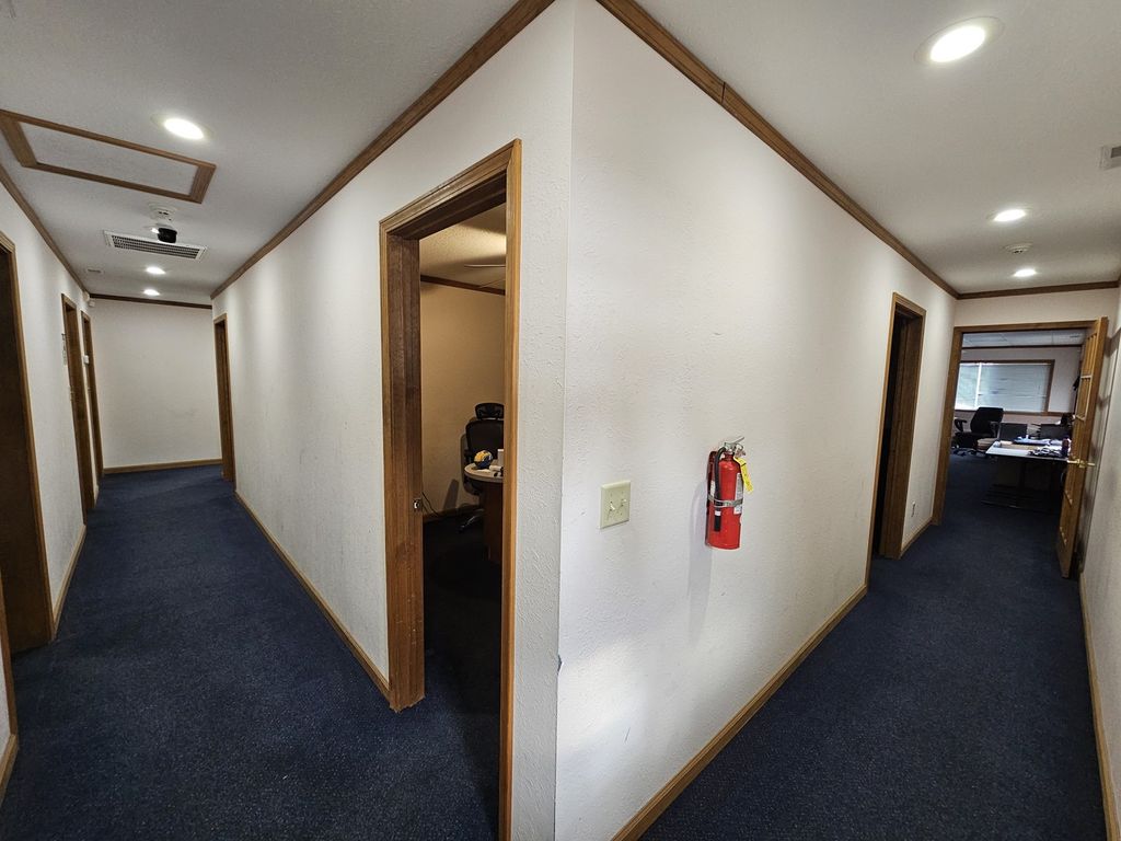 Image 30 of property listing at 903 Salem Road, Mt Vernon, IL 62864