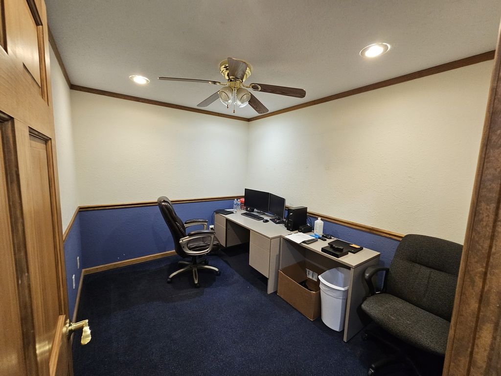 Image 31 of property listing at 903 Salem Road, Mt Vernon, IL 62864