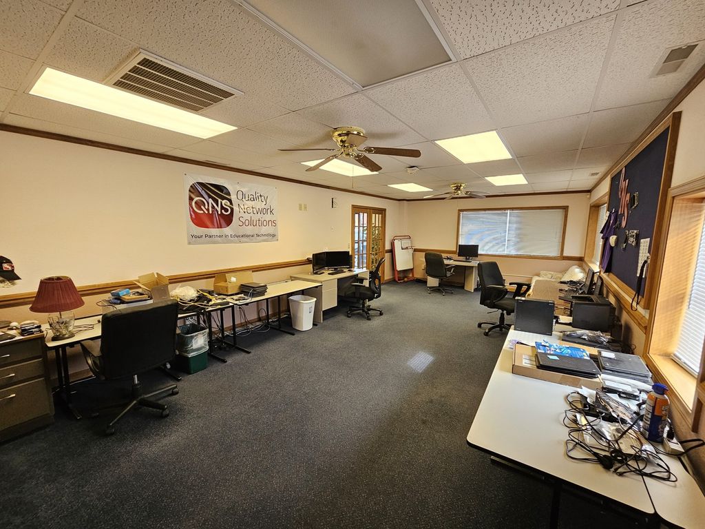 Image 32 of property listing at 903 Salem Road, Mt Vernon, IL 62864