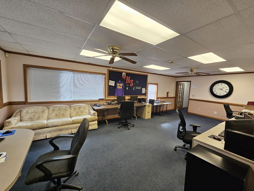 Image 33 of property listing at 903 Salem Road, Mt Vernon, IL 62864