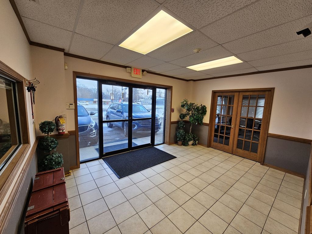 Image 7 of property listing at 903 Salem Road, Mt Vernon, IL 62864