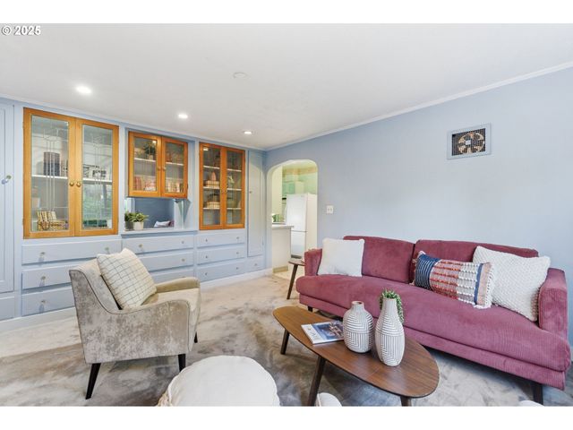 8015 Sw 45TH Ave, Portland, OR 97219