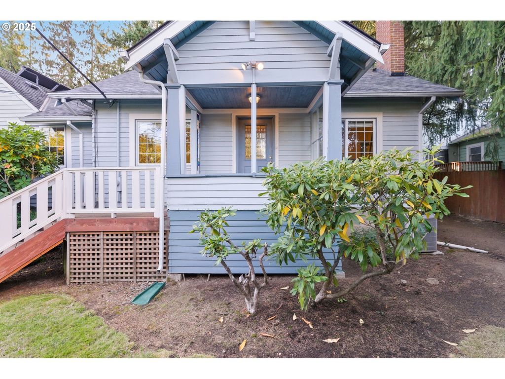 8015 Sw 45TH Ave, Portland, OR 97219