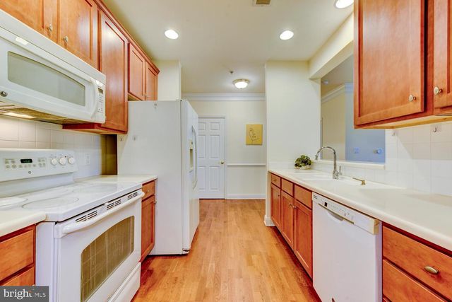 100 MIDDLESEX BLVD #211, Plainsboro, NJ 08536