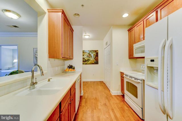 100 MIDDLESEX BLVD #211, Plainsboro, NJ 08536