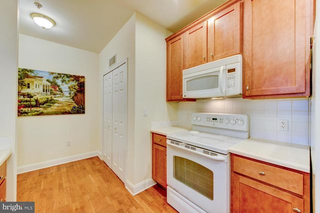 100 MIDDLESEX BLVD #211, Plainsboro, NJ 08536