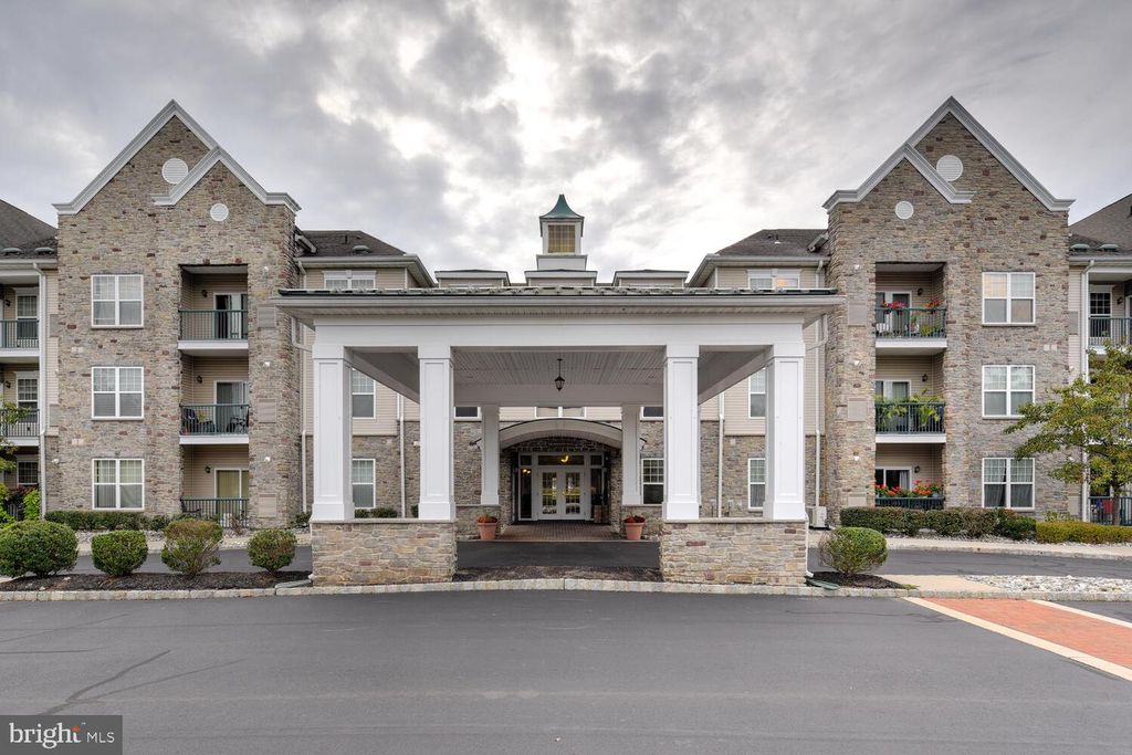 100 MIDDLESEX BLVD #211, Plainsboro, NJ 08536