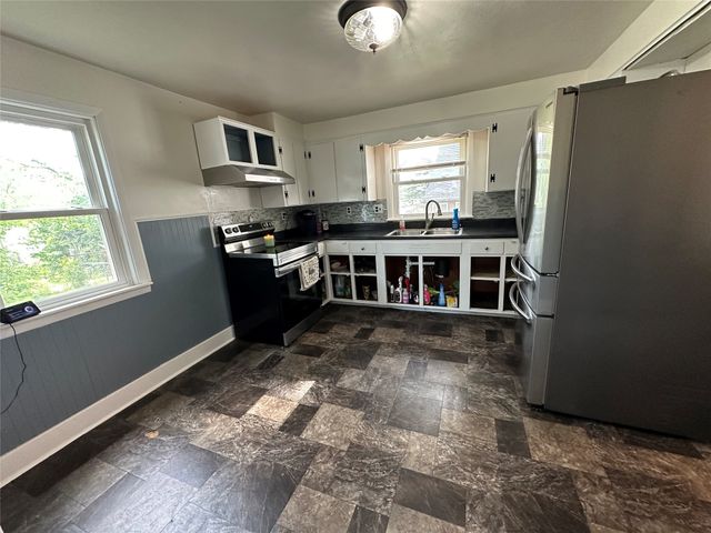 702 N 2nd Avenue, Winterset, IA 50273