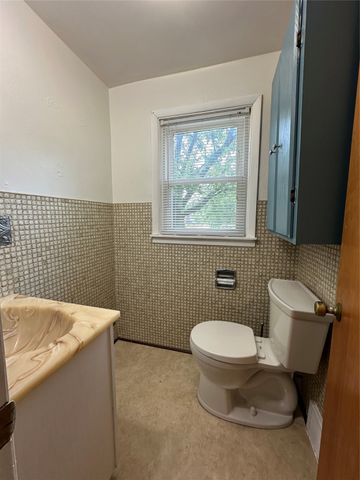 702 N 2nd Avenue, Winterset, IA 50273
