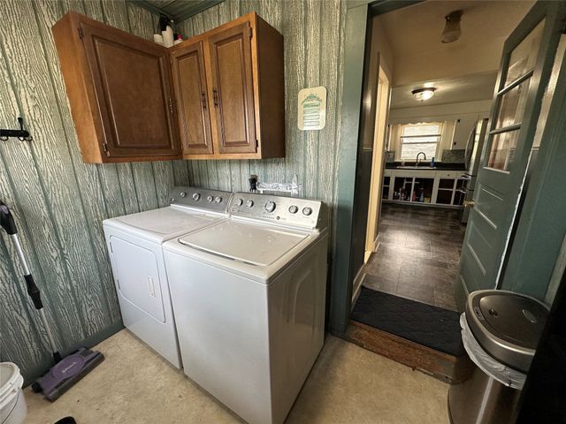 702 N 2nd Avenue, Winterset, IA 50273