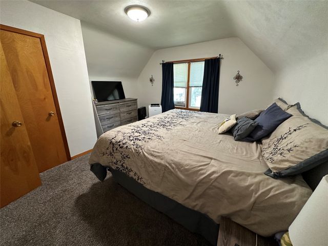 702 N 2nd Avenue, Winterset, IA 50273