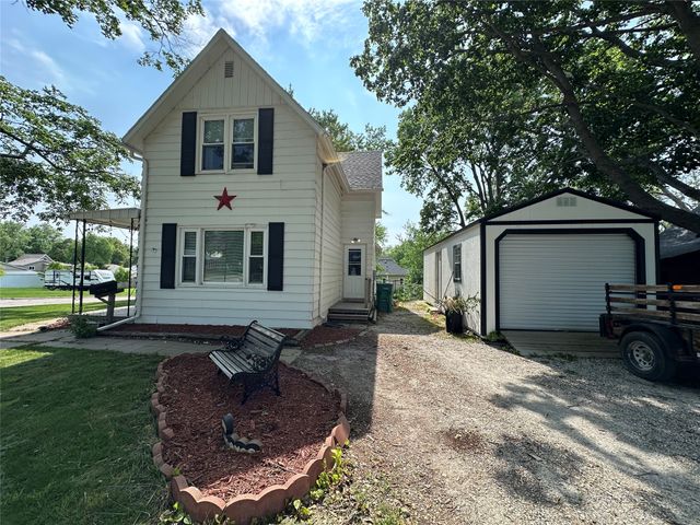 702 N 2nd Avenue, Winterset, IA 50273
