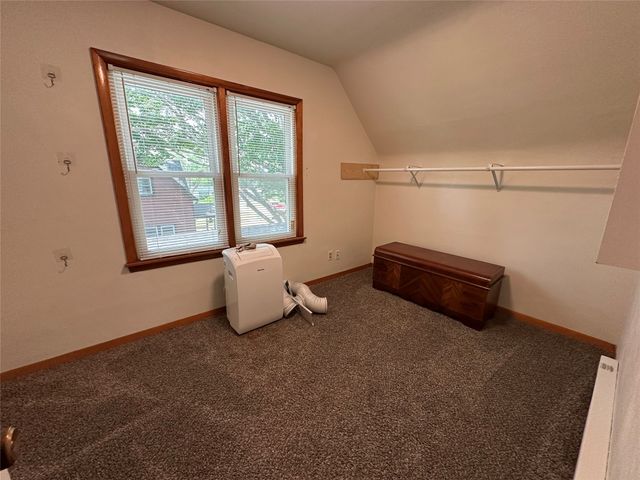 702 N 2nd Avenue, Winterset, IA 50273