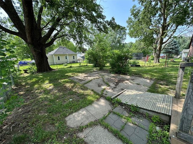 702 N 2nd Avenue, Winterset, IA 50273