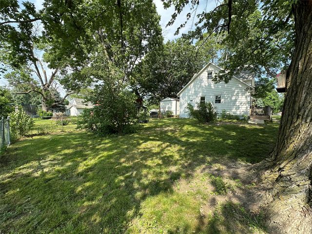 702 N 2nd Avenue, Winterset, IA 50273
