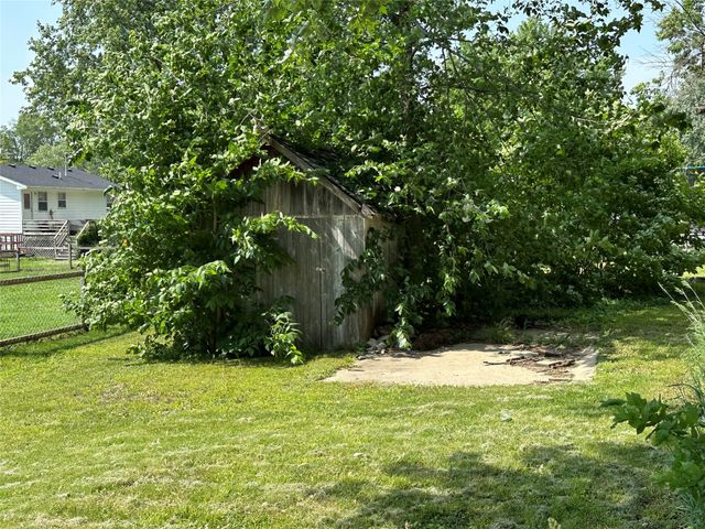 702 N 2nd Avenue, Winterset, IA 50273