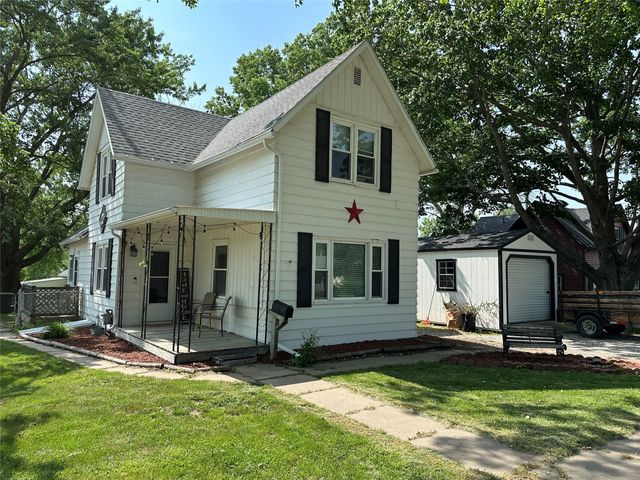 702 N 2nd Avenue, Winterset, IA 50273