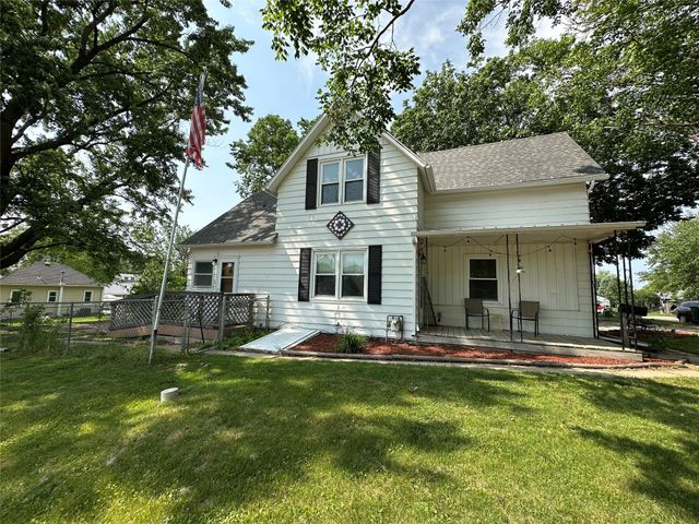 702 N 2nd Avenue, Winterset, IA 50273