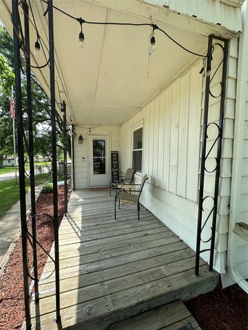 702 N 2nd Avenue, Winterset, IA 50273