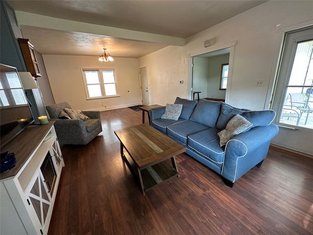 702 N 2nd Avenue, Winterset, IA 50273