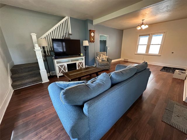 702 N 2nd Avenue, Winterset, IA 50273