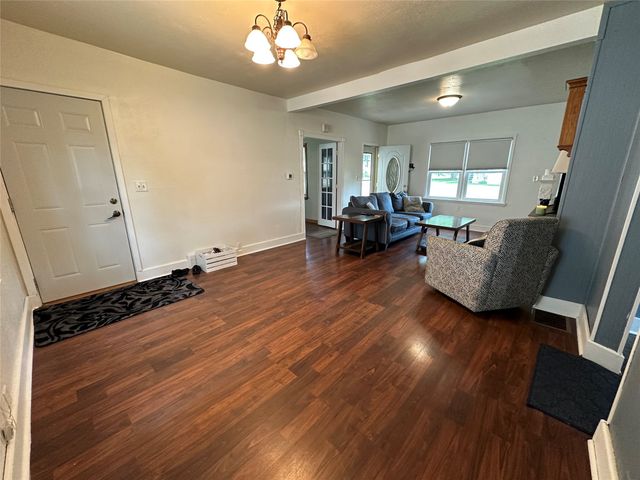 702 N 2nd Avenue, Winterset, IA 50273