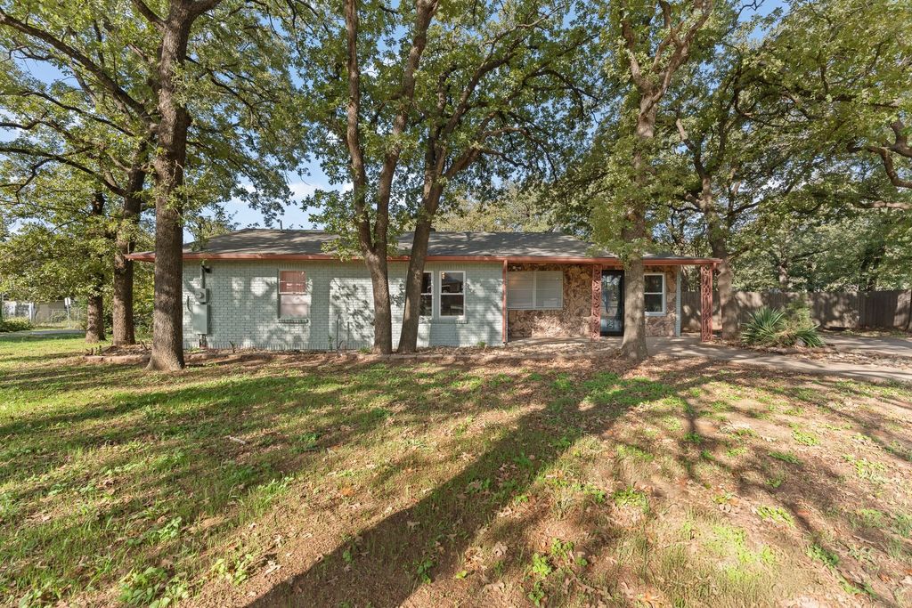 401 Center Lane, Fort Worth, TX 76140 — photo 2