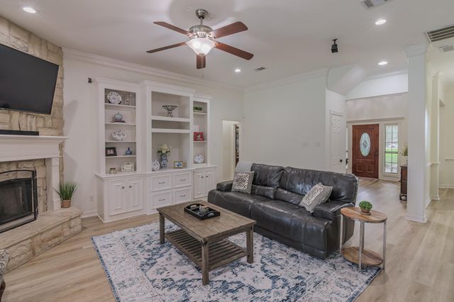 35823 Post Oak Circle, Magnolia, TX 77355