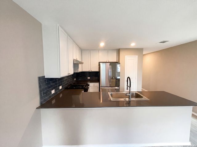 7610 Aston Cross, San Antonio, TX 78253