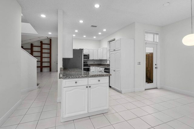 6674 NW 25th Avenue, Boca Raton, FL 33496
