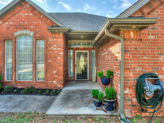 1724 Oakmont Drive, Blanchard, OK 73010