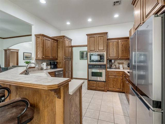 1724 Oakmont Drive, Blanchard, OK 73010