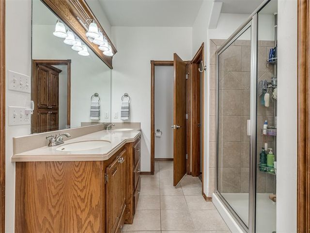 1724 Oakmont Drive, Blanchard, OK 73010