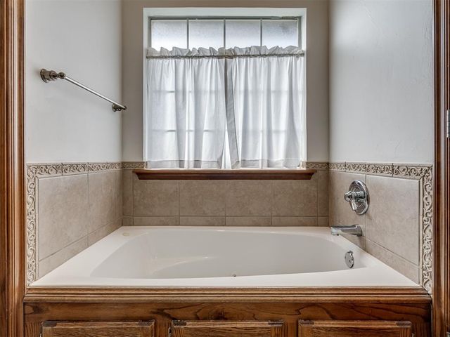 1724 Oakmont Drive, Blanchard, OK 73010