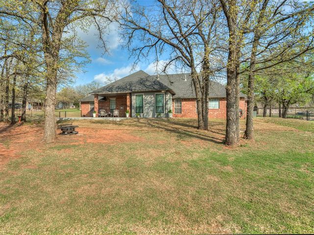 1724 Oakmont Drive, Blanchard, OK 73010