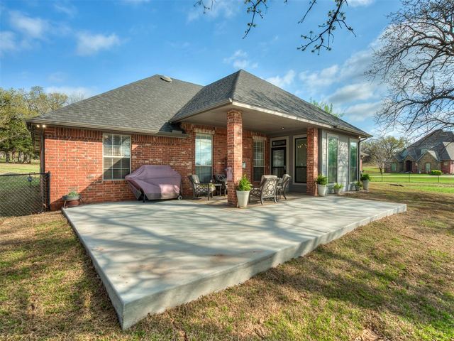 1724 Oakmont Drive, Blanchard, OK 73010