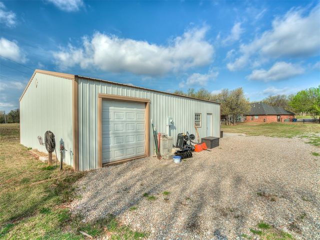 1724 Oakmont Drive, Blanchard, OK 73010