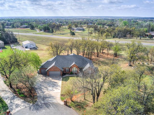 1724 Oakmont Drive, Blanchard, OK 73010