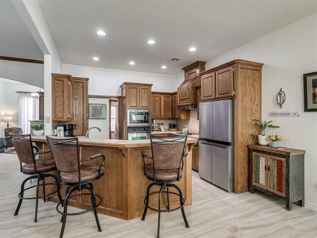 1724 Oakmont Drive, Blanchard, OK 73010