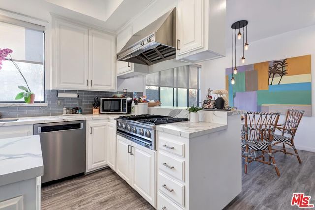 403 N Palm Drive 3, Beverly Hills, CA 90210