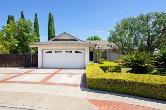 25122 Champlain, Laguna Hills, CA 92653