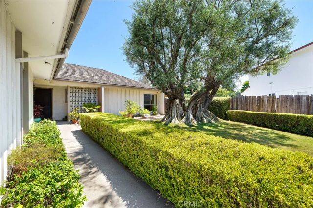 25122 Champlain, Laguna Hills, CA 92653